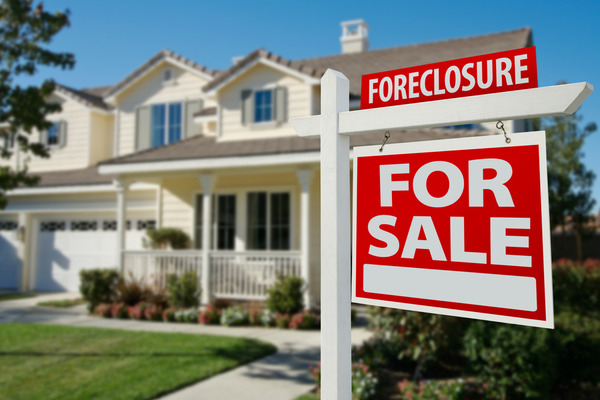 foreclosure house for sale sign