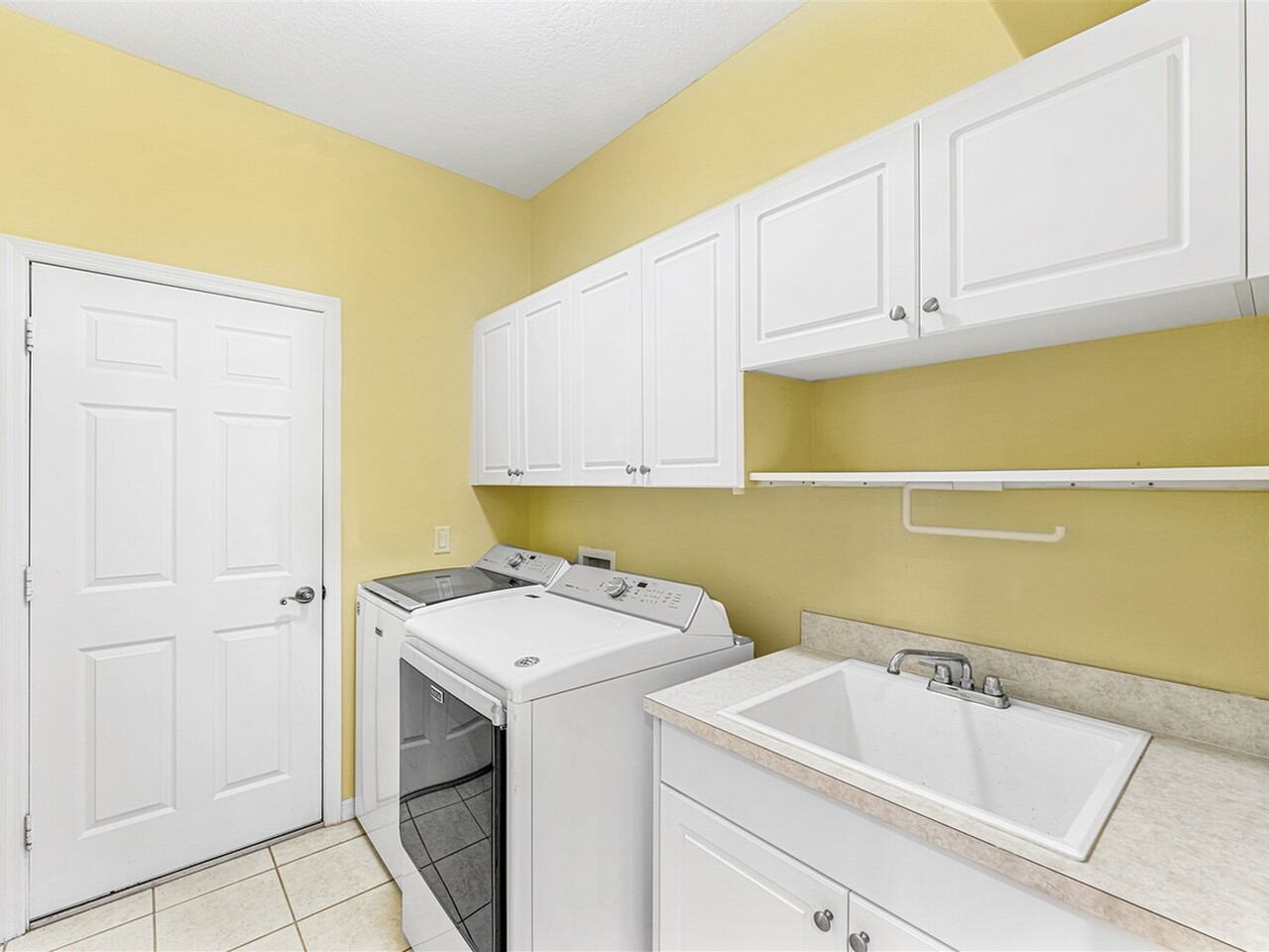 1233 Honeybee Lane
