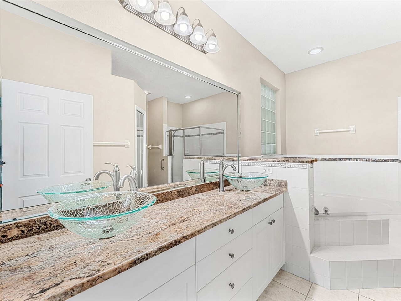1233 Honeybee Lane