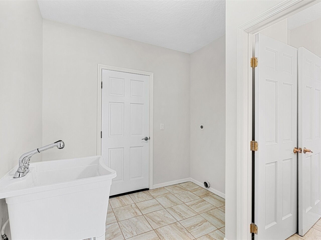 1235 Two Oaks Blvd.
