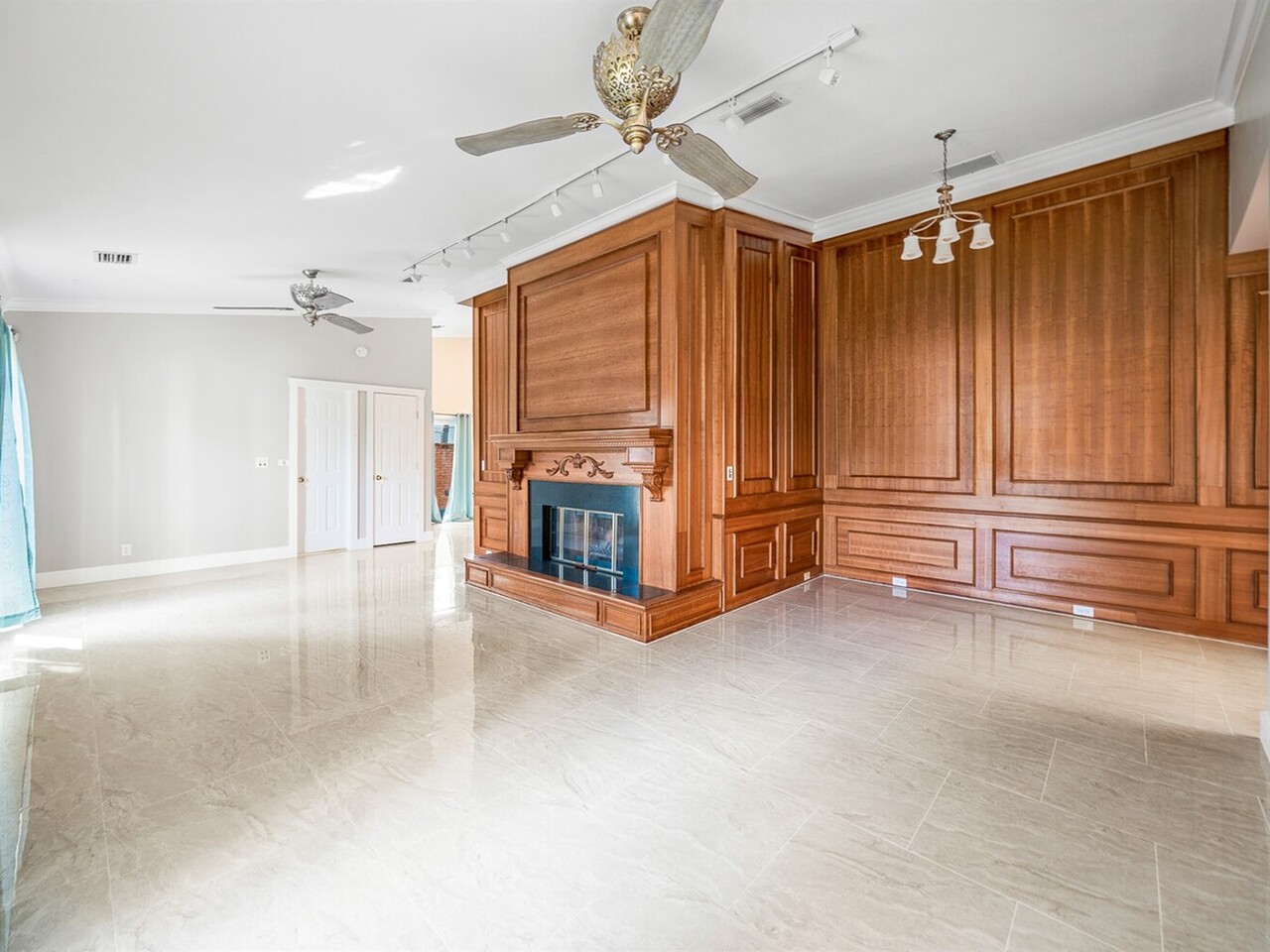 2195 S Courtenay Parkway