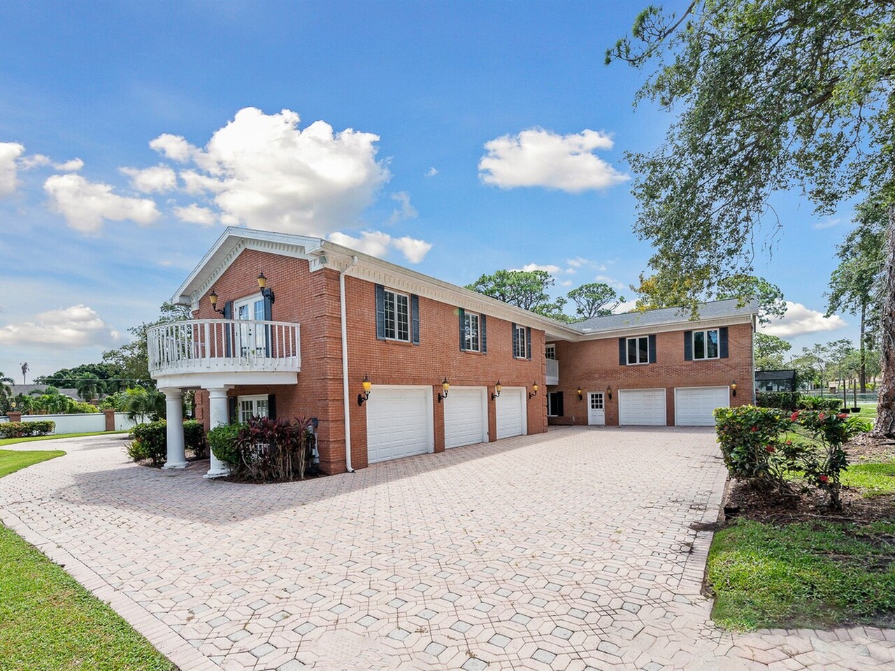 2195 S Courtenay Parkway