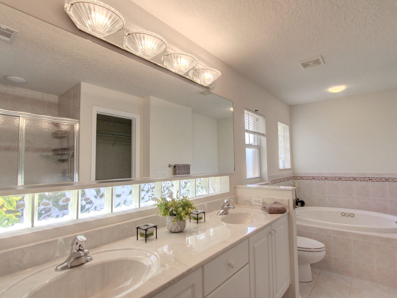 2436 Addington Circle