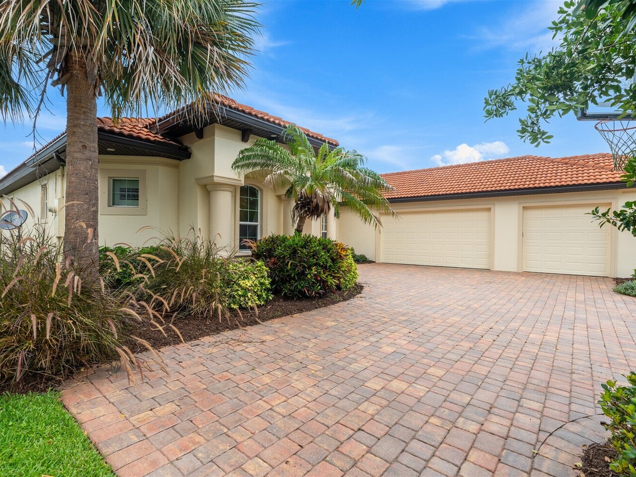 3259 Levanto Drive