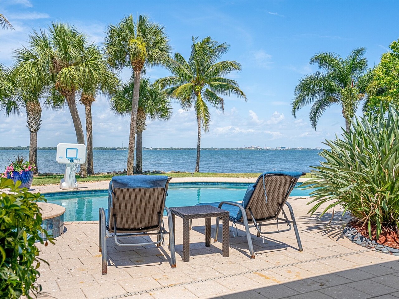 437 River View Lane