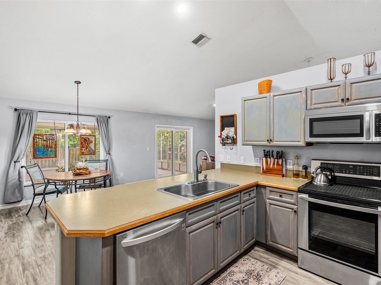 4575 Curtis Boulevard