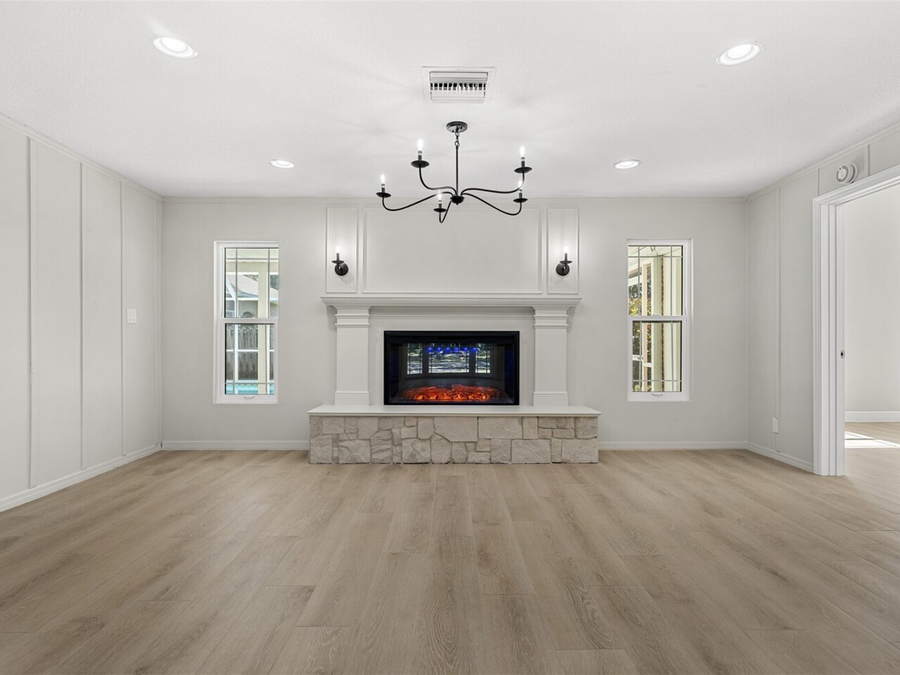 517 N River Oaks Drive