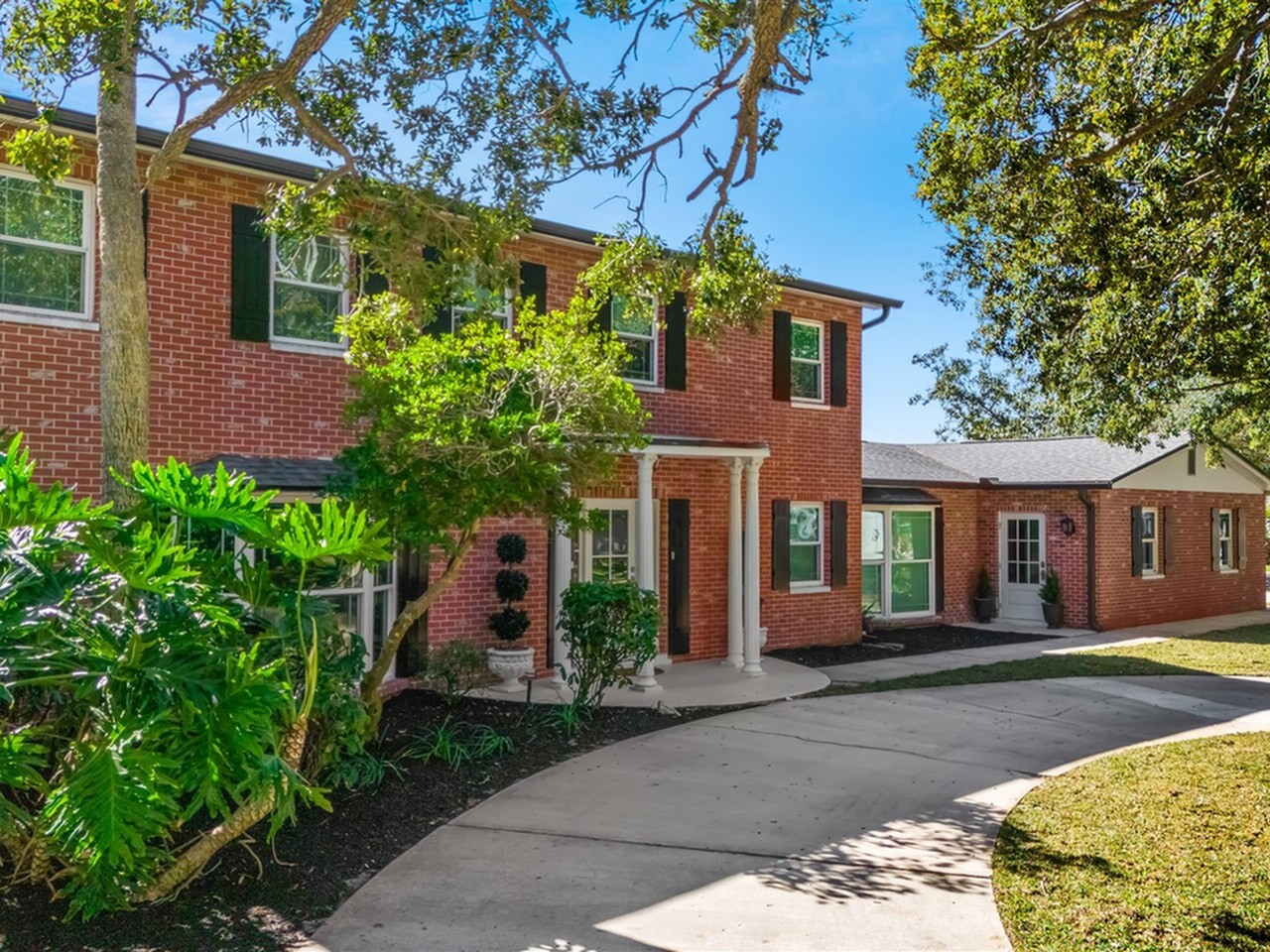 517 N River Oaks Drive