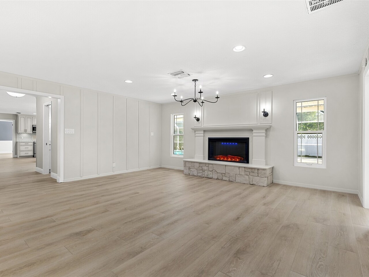 517 N River Oaks Drive