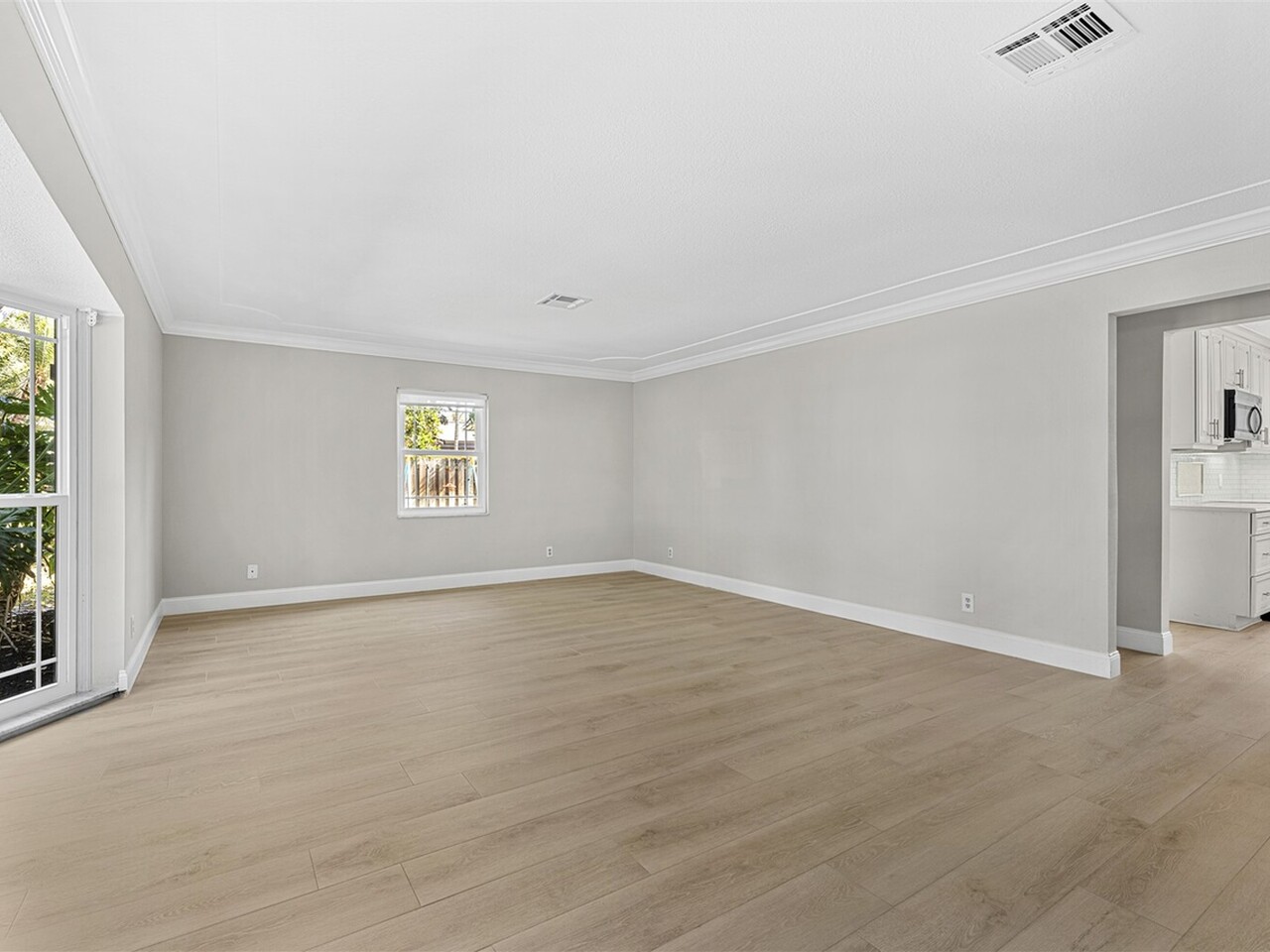 517 N River Oaks Drive