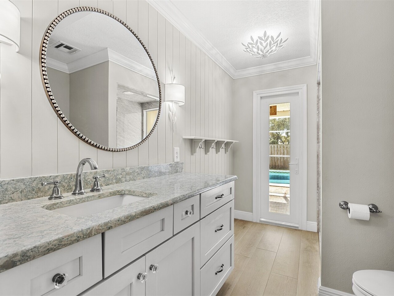 517 N River Oaks Drive