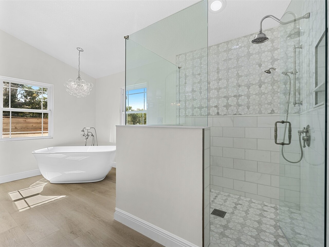 517 N River Oaks Drive