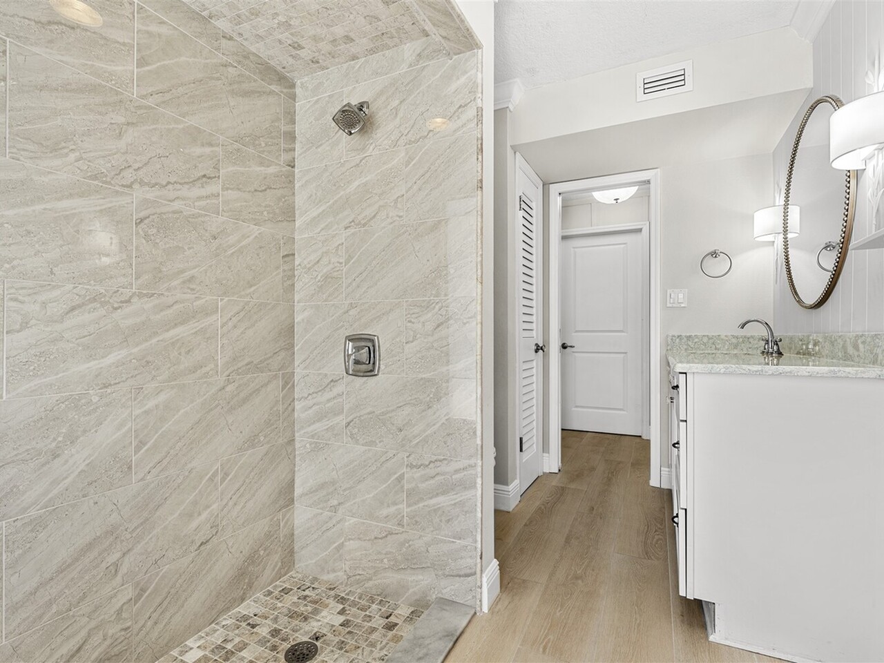 517 N River Oaks Drive