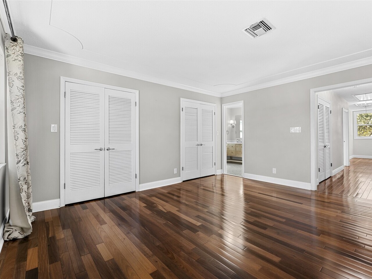 517 N River Oaks Drive