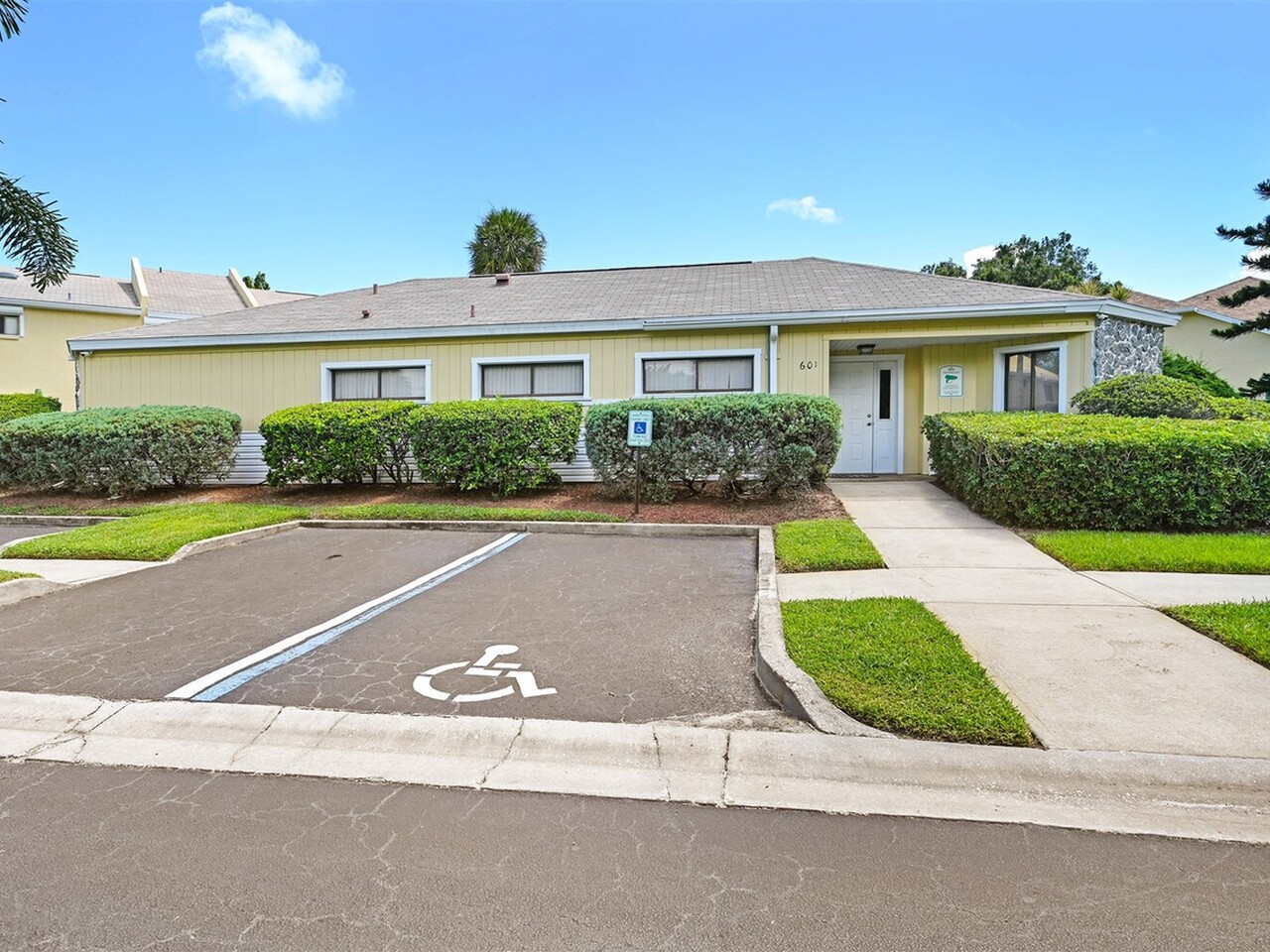 622 Cedar Side Circle NE