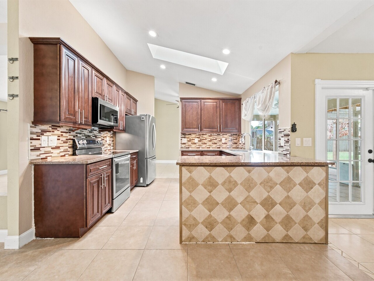 813 Emerald Way