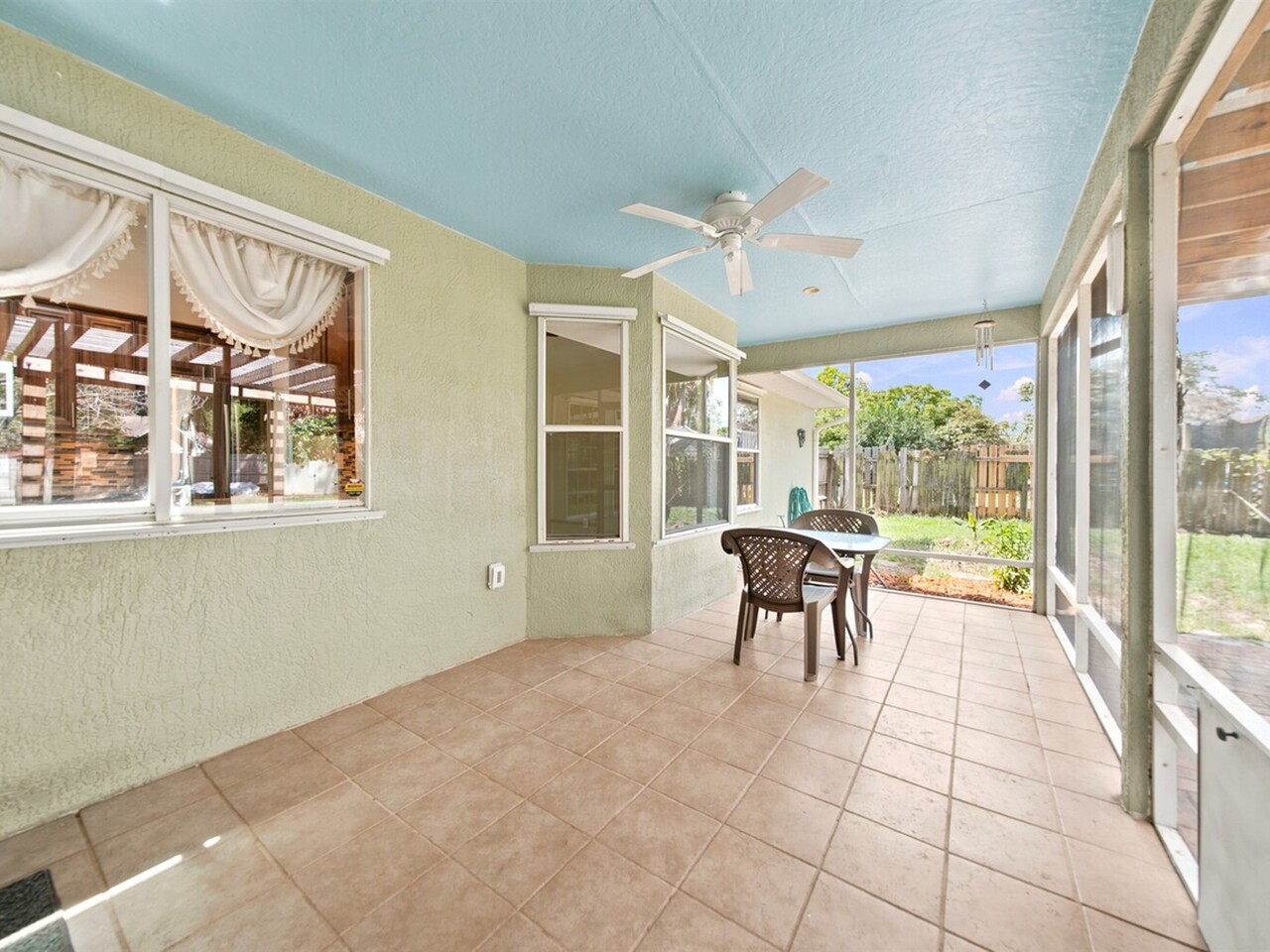 813 Emerald Way