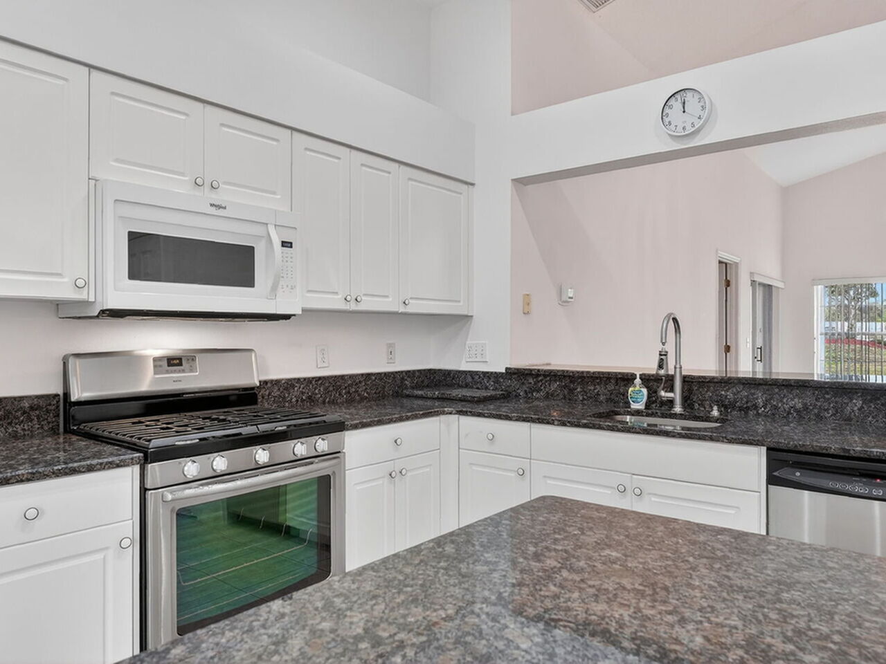 934 Pine Creek Circle NE