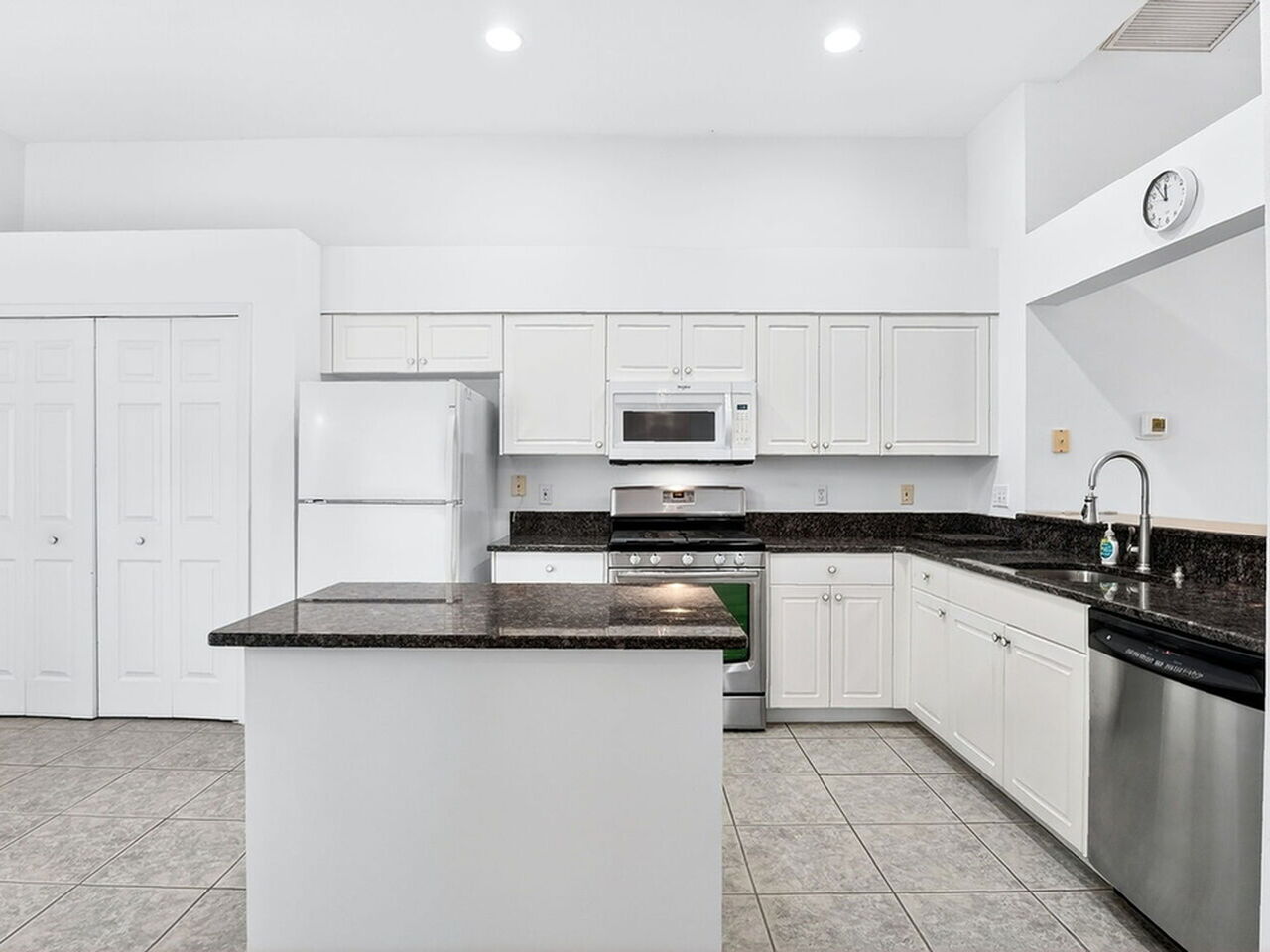 934 Pine Creek Circle NE