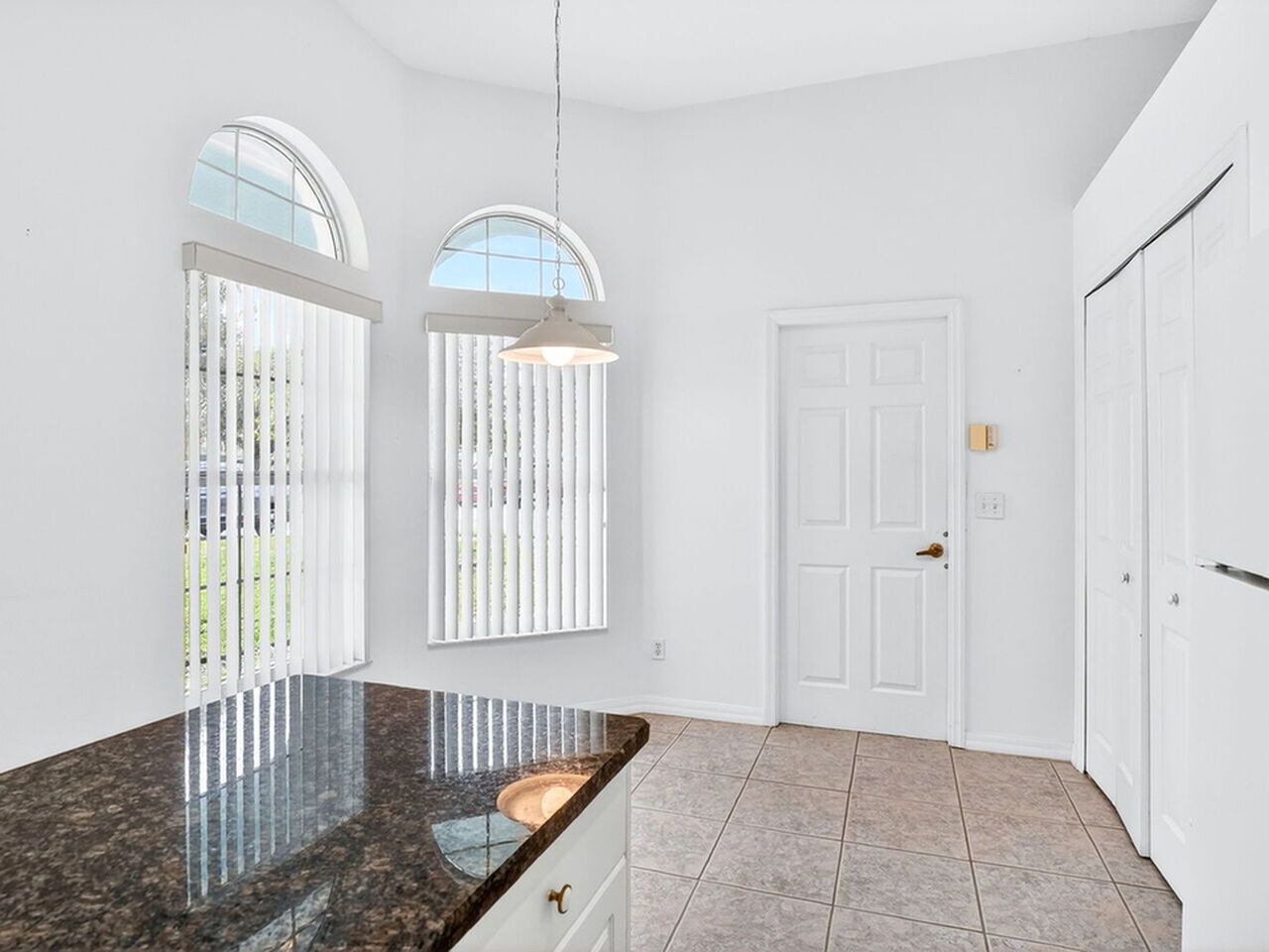 934 Pine Creek Circle NE