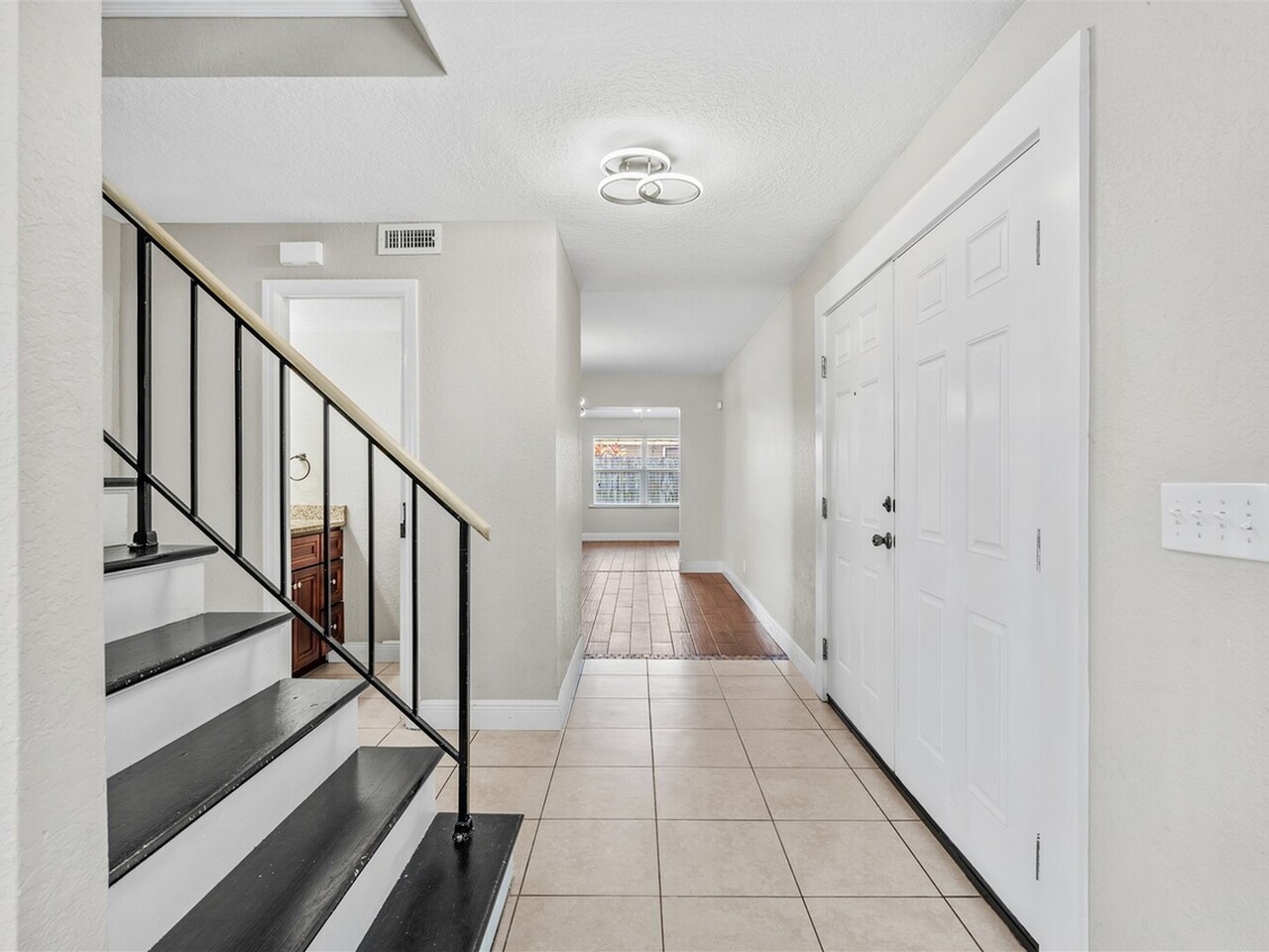 940 Bowing Lane