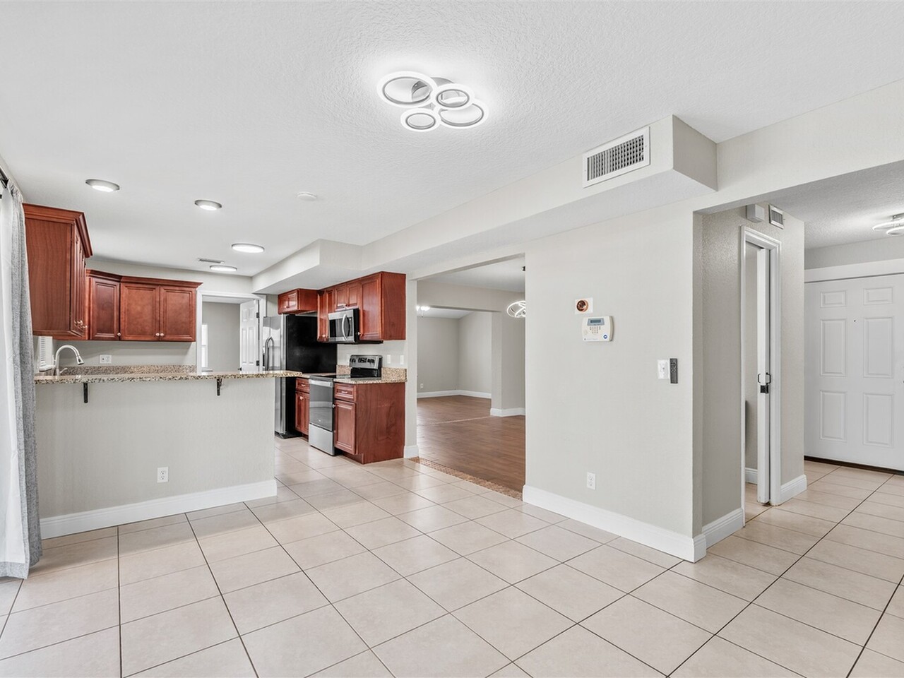 940 Bowing Lane
