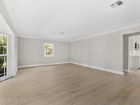 517 N River Oaks Drive