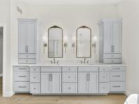 517 N River Oaks Drive