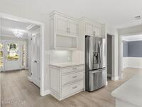 517 N River Oaks Drive