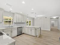 517 N River Oaks Drive