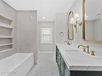 517 N River Oaks Drive