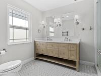 517 N River Oaks Drive